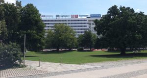 Frontansicht des Rawema Hauses mit eg factory Logo